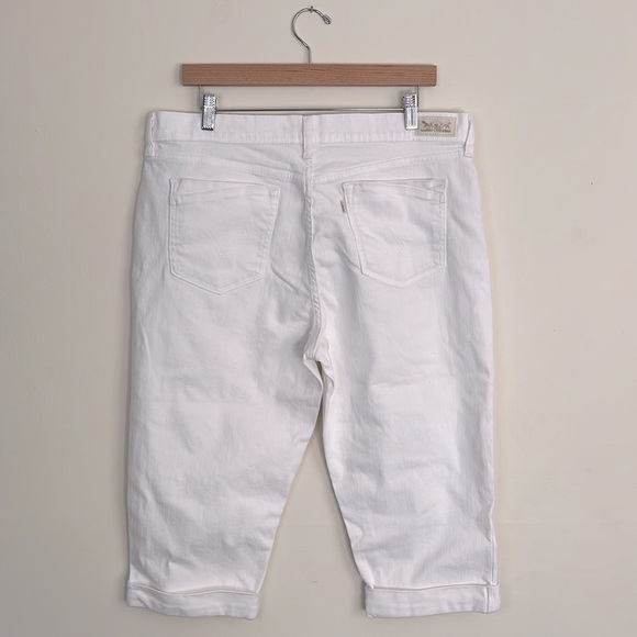 Levi’s White Denim Capris - Picture 3 of 6